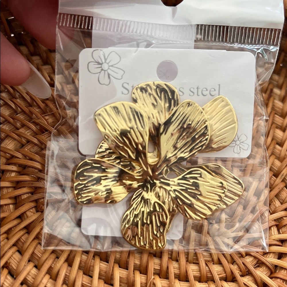 Gold Floral earring - Stainless Steel